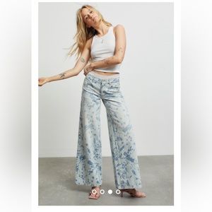 NWT🦋 UO BDG Jeans women’s low-A wide leg jean floral print pant size 27